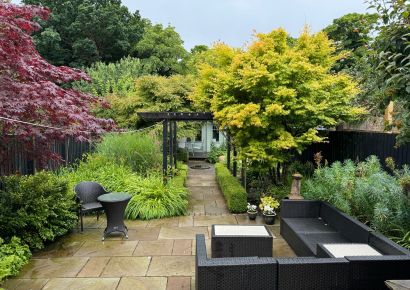 hire a landscape gardener
